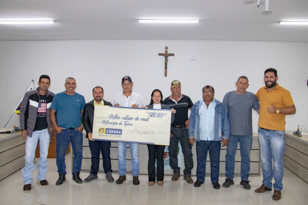 Vereadores com cheque simbólico de R$500 mil