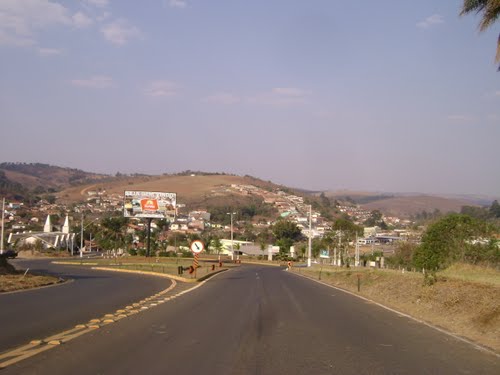 Vereador Alexandre pede obras na rodovia Araxá – Tapira